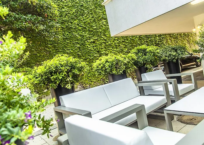 New Castle 호텔 3*